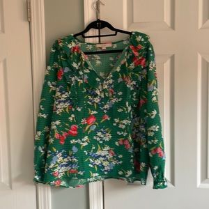 Gorgeous green floral print Loft blouse with ruffles.